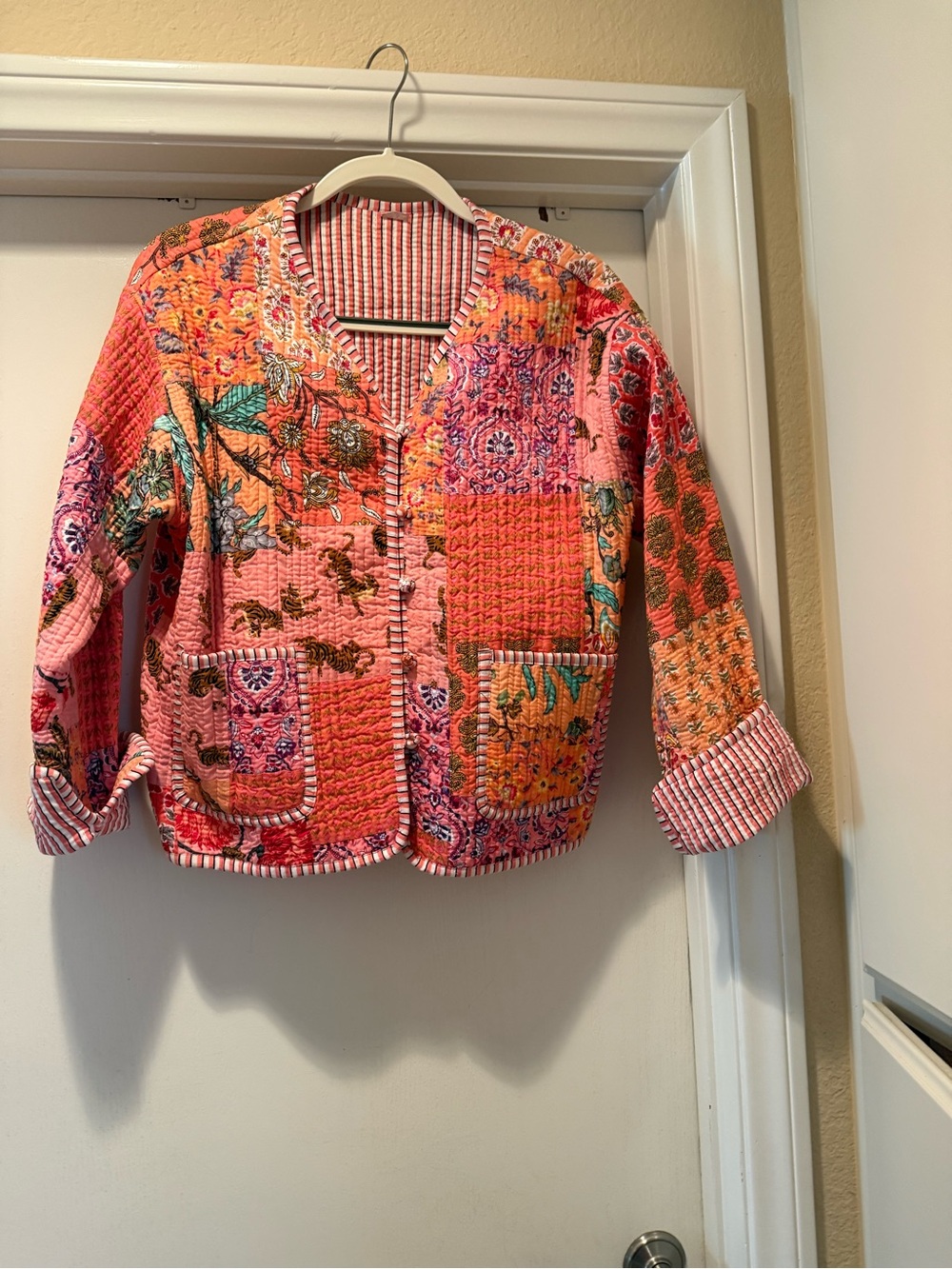 Quilted patchwork multicolor jacket. Button-Up with fun lining